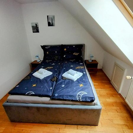 Duplex With Garden Apartment Praga Exterior foto