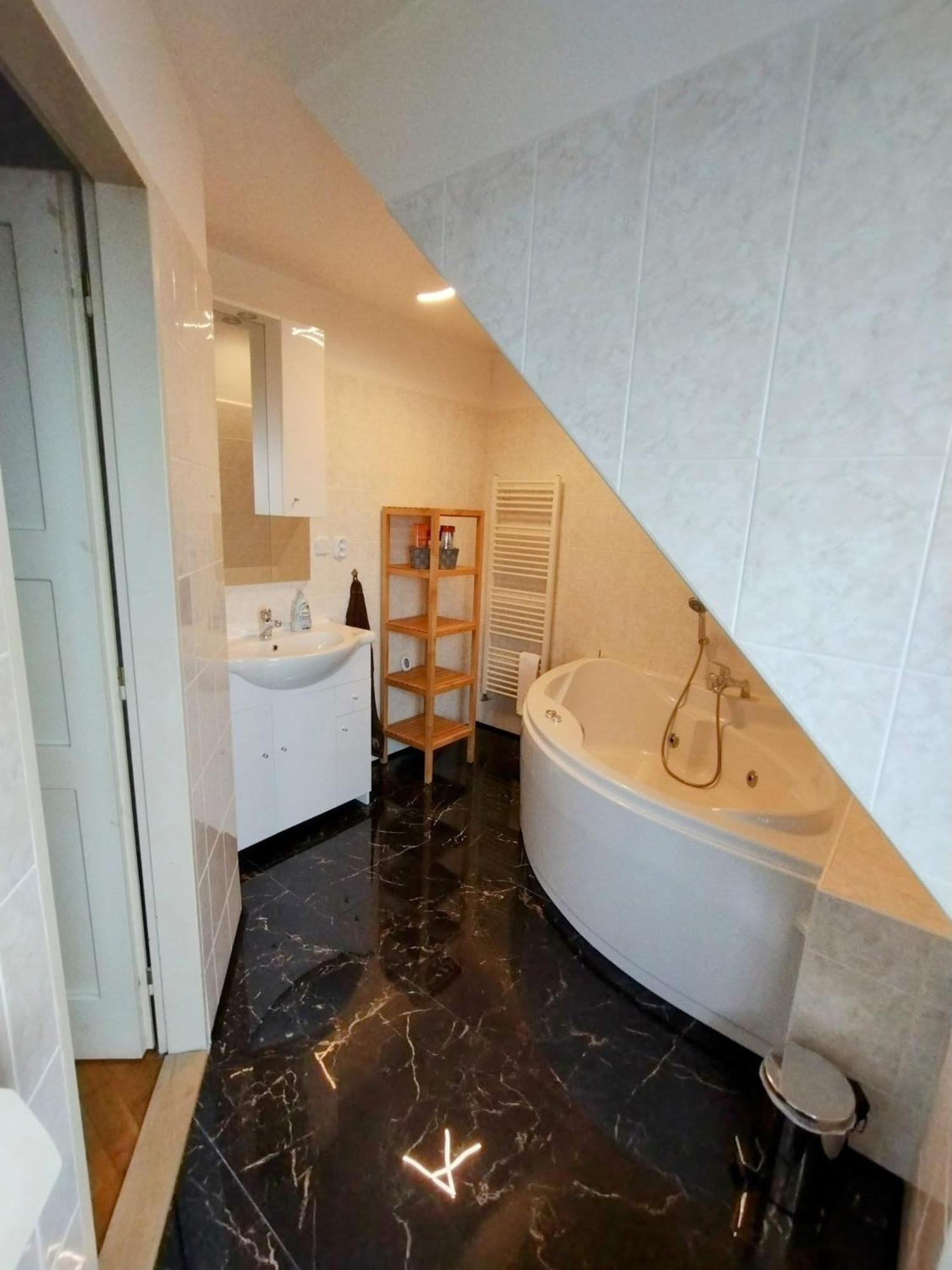 Duplex With Garden Apartment Praga Exterior foto