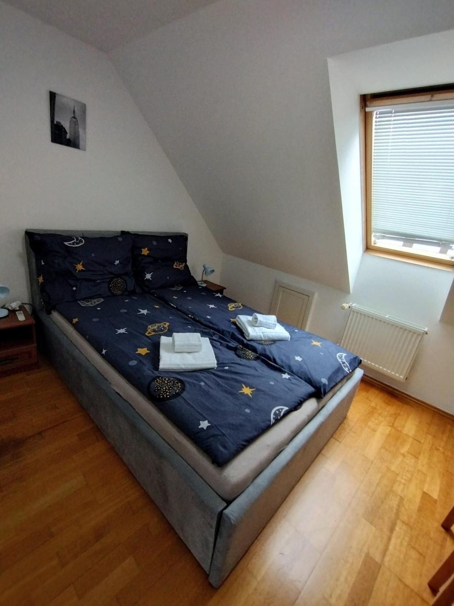 Duplex With Garden Apartment Praga Exterior foto
